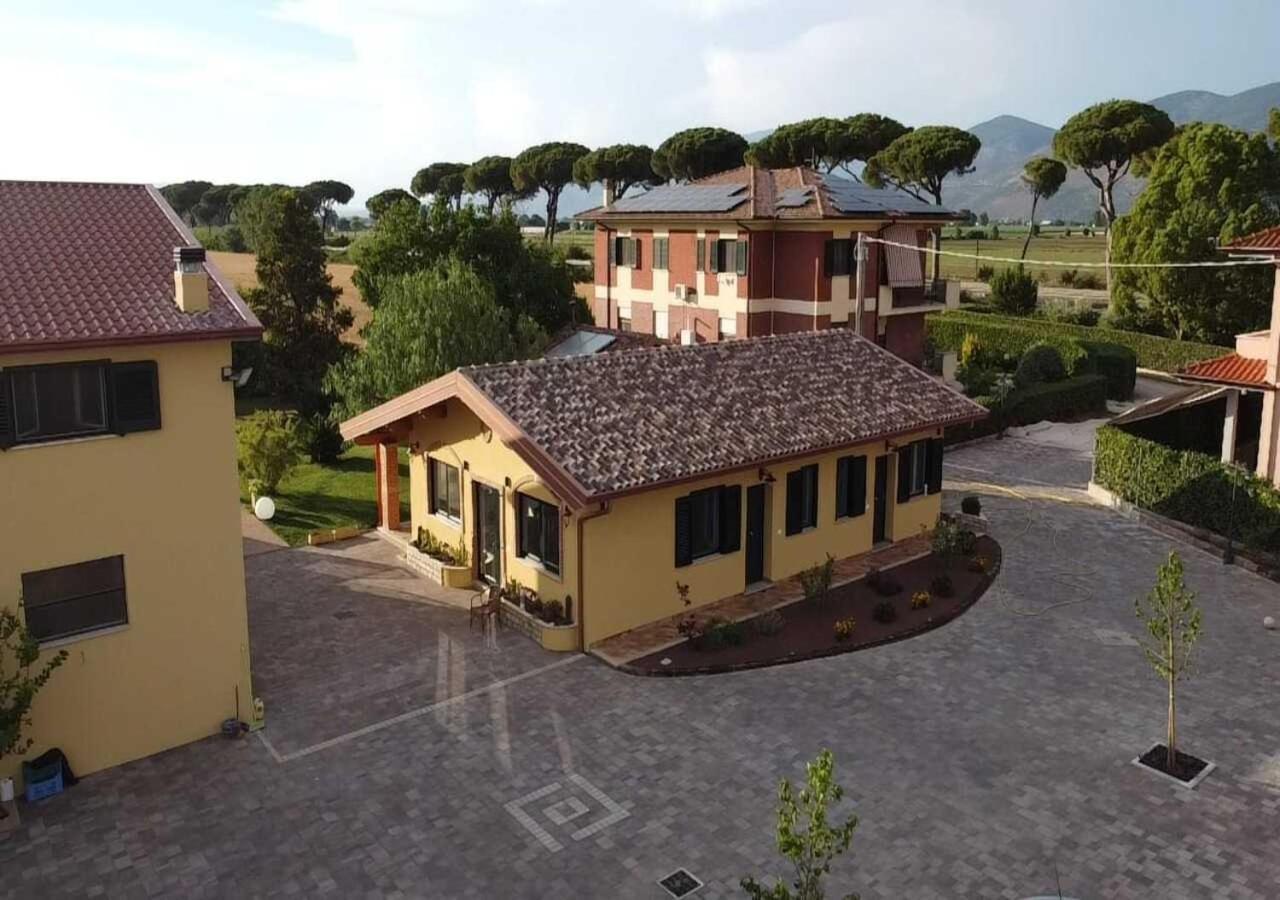 Agriturismo Casa Chiara Latina Bagian luar foto