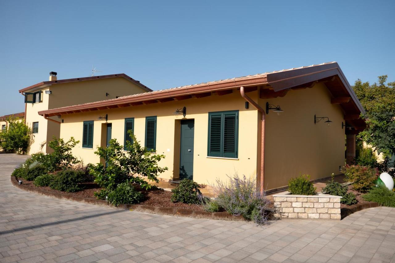 Agriturismo Casa Chiara Latina Bagian luar foto