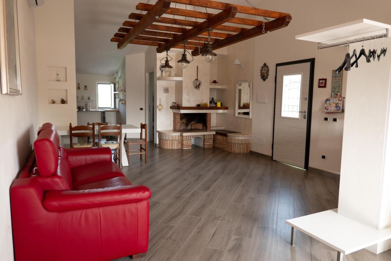Agriturismo Casa Chiara Latina Bagian luar foto