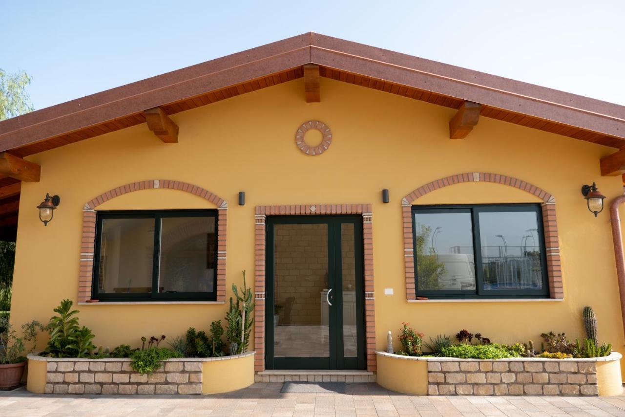 Agriturismo Casa Chiara Latina Bagian luar foto