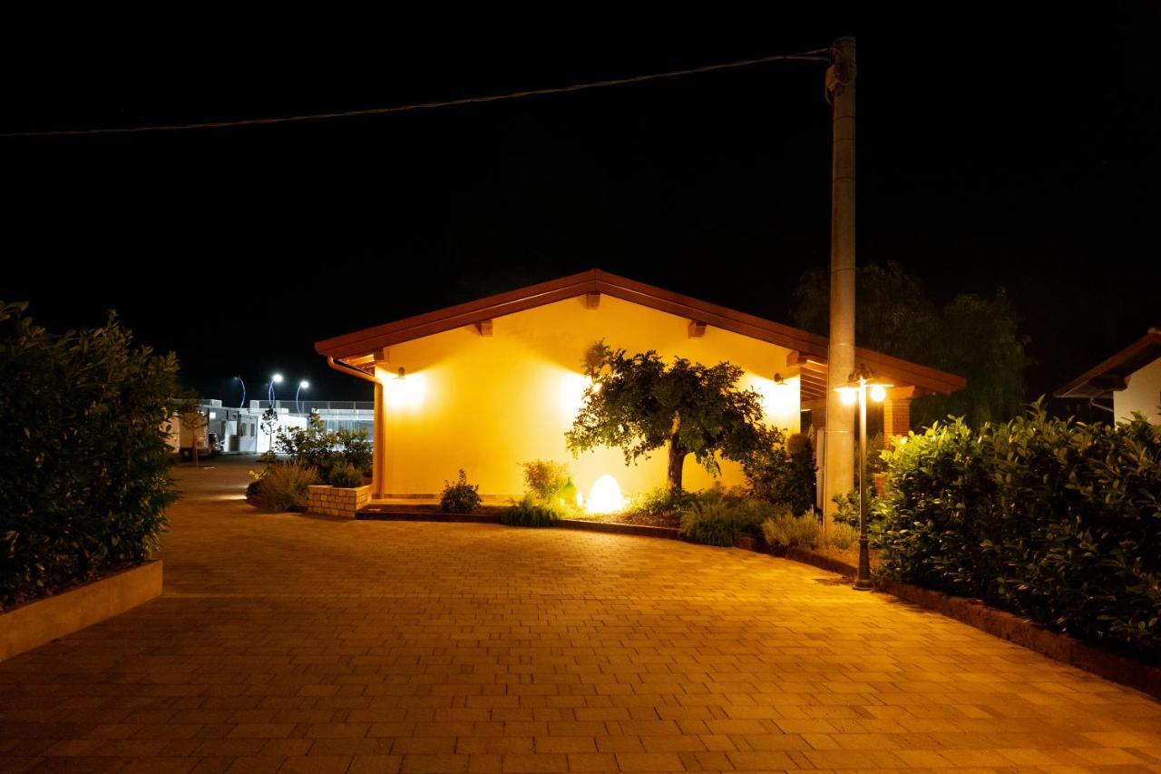 Agriturismo Casa Chiara Latina Bagian luar foto