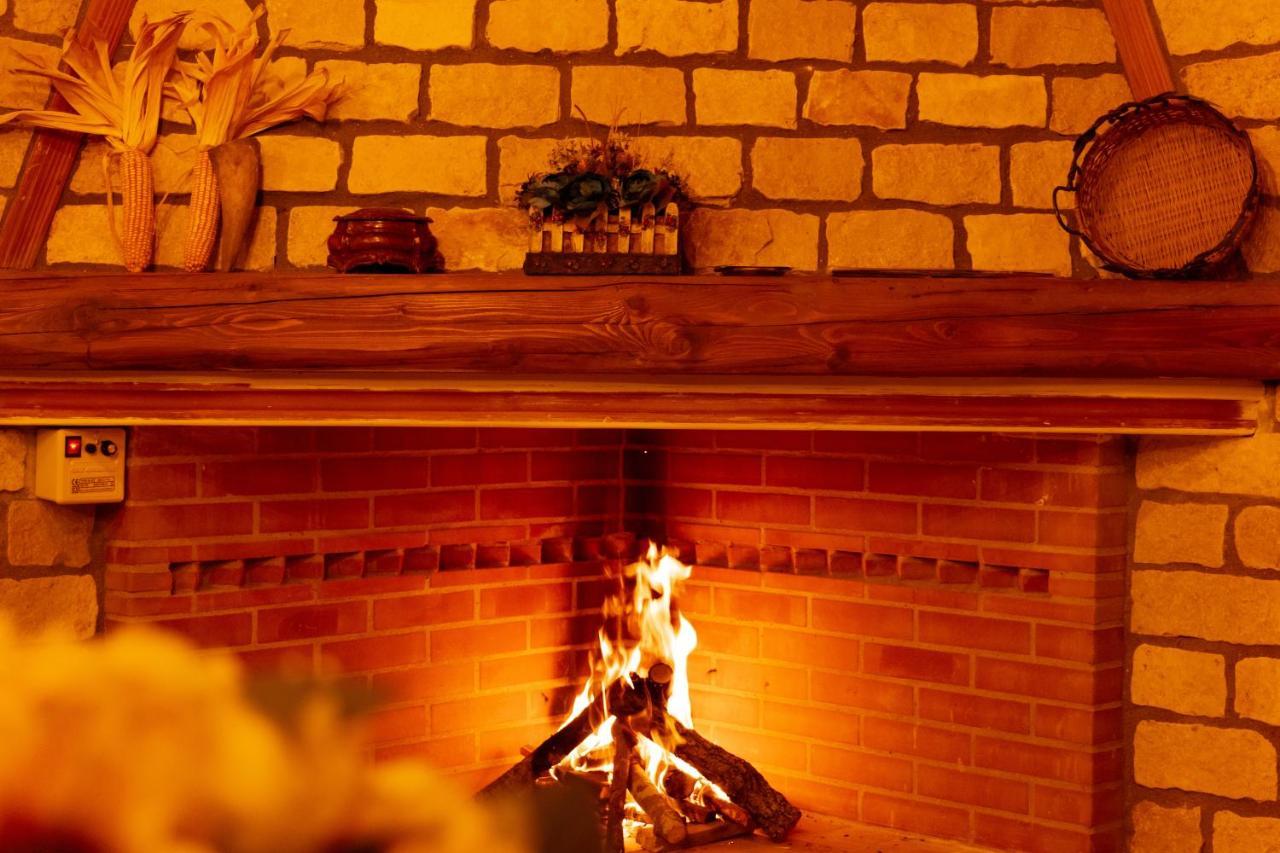 Agriturismo Casa Chiara Latina Bagian luar foto