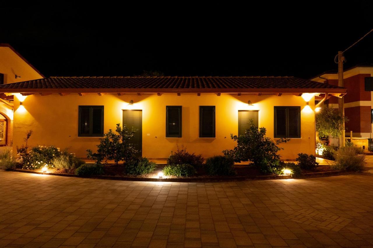 Agriturismo Casa Chiara Latina Bagian luar foto