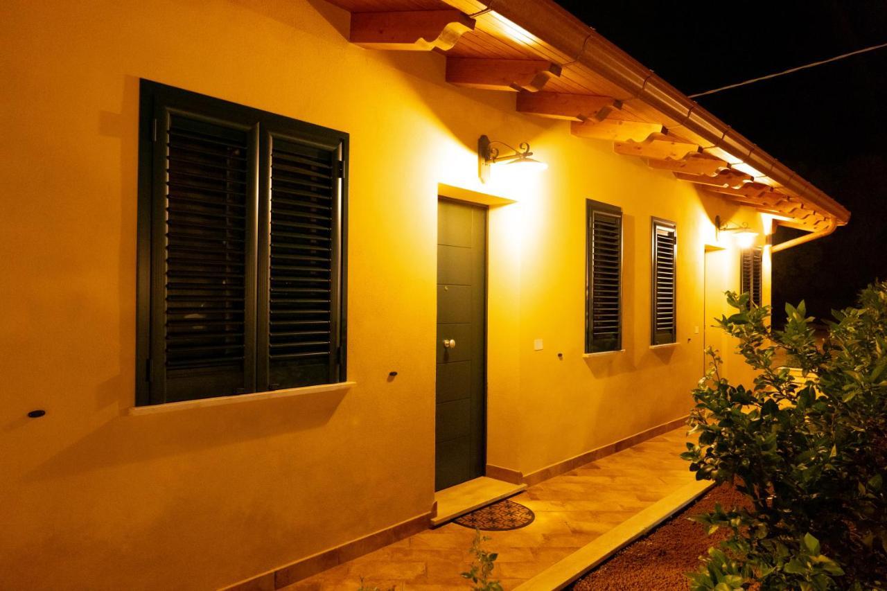 Agriturismo Casa Chiara Latina Bagian luar foto